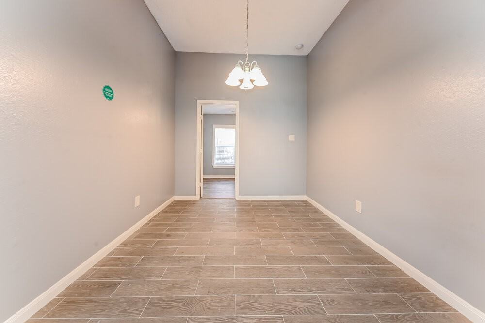 1112 Paintbrush St - Photo 6 of 19