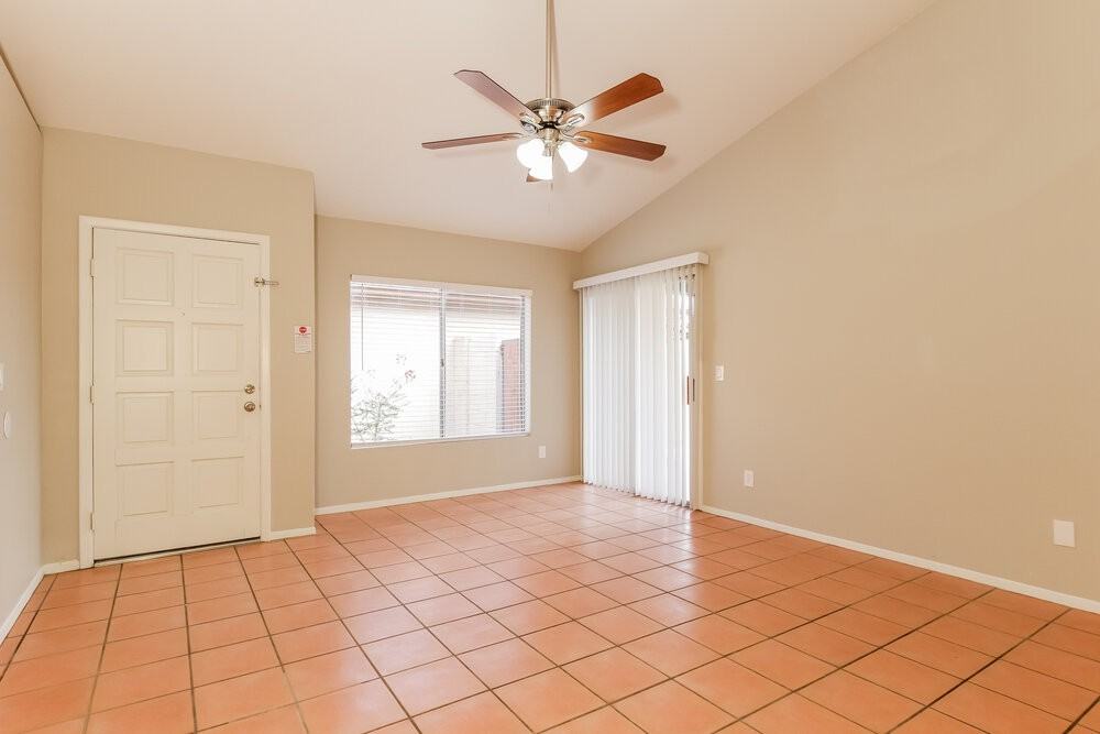 11942 N 73rd Ave - Photo 4 of 16