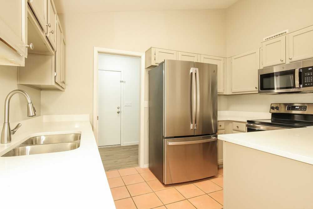 11942 N 73rd Ave - Photo 6 of 16