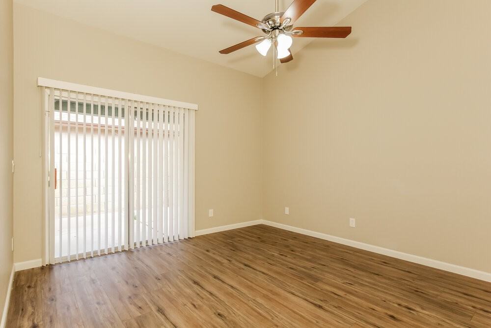 11942 N 73rd Ave - Photo 7 of 16