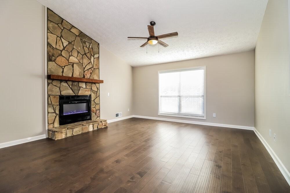 4482 Calumet Dr Nw - Photo 6 of 20