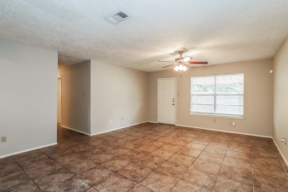 14214 Bateau Dr - Photo 4 of 18