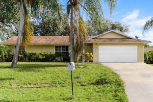 552 Sw Badger Ter - Photo 1 of 1