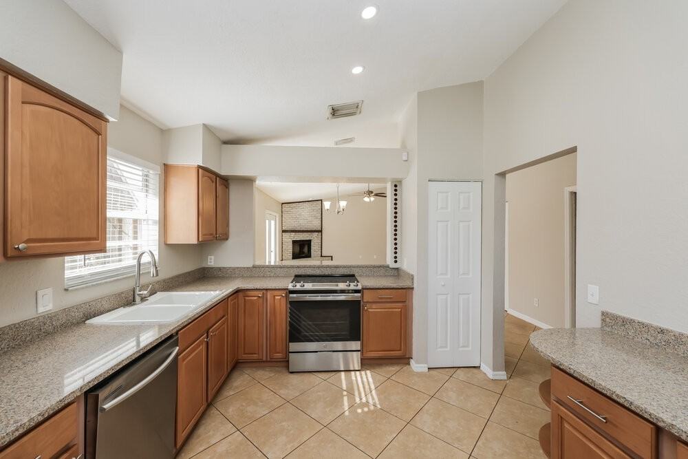 11214 Elmfield Dr - Photo 6 of 16