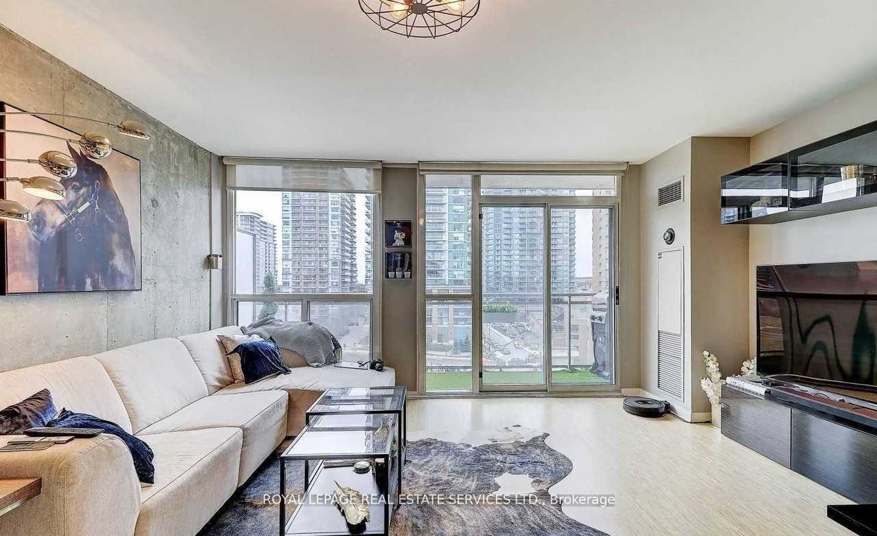 1029 King Street West #806 - Photo 2 of 7