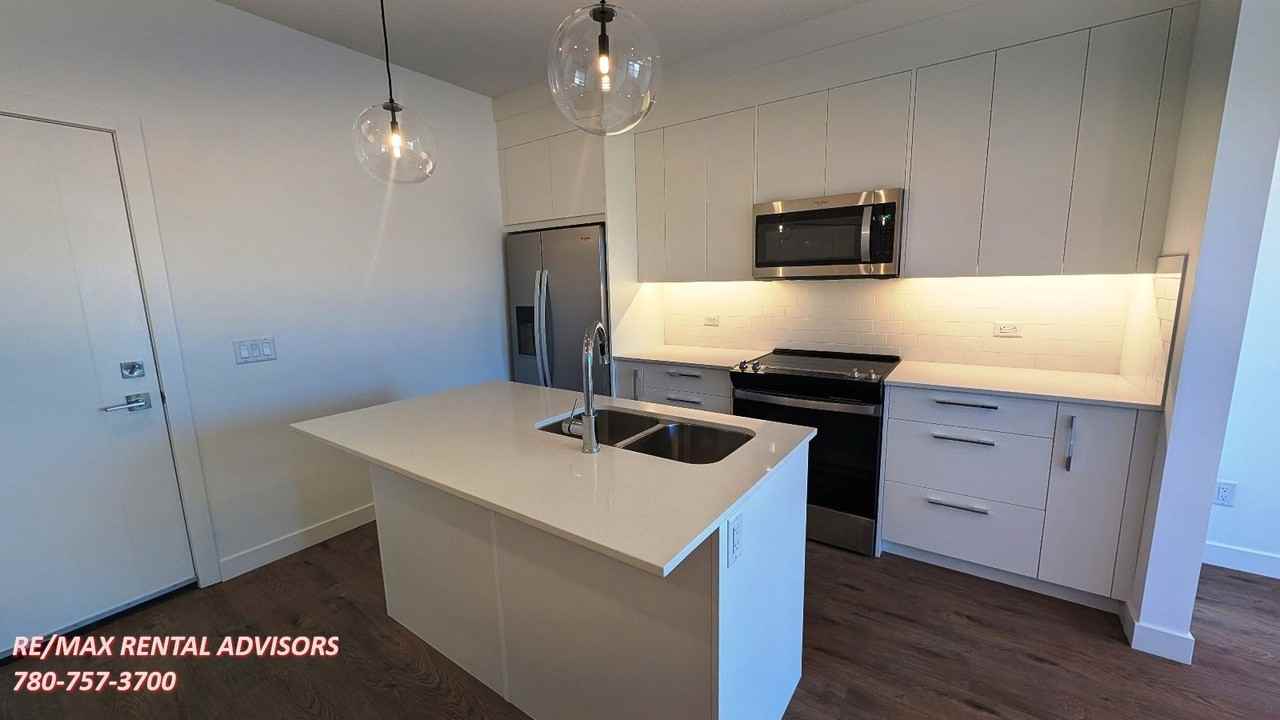 63 Corner Glen Cres Ne - Photo 3 of 14