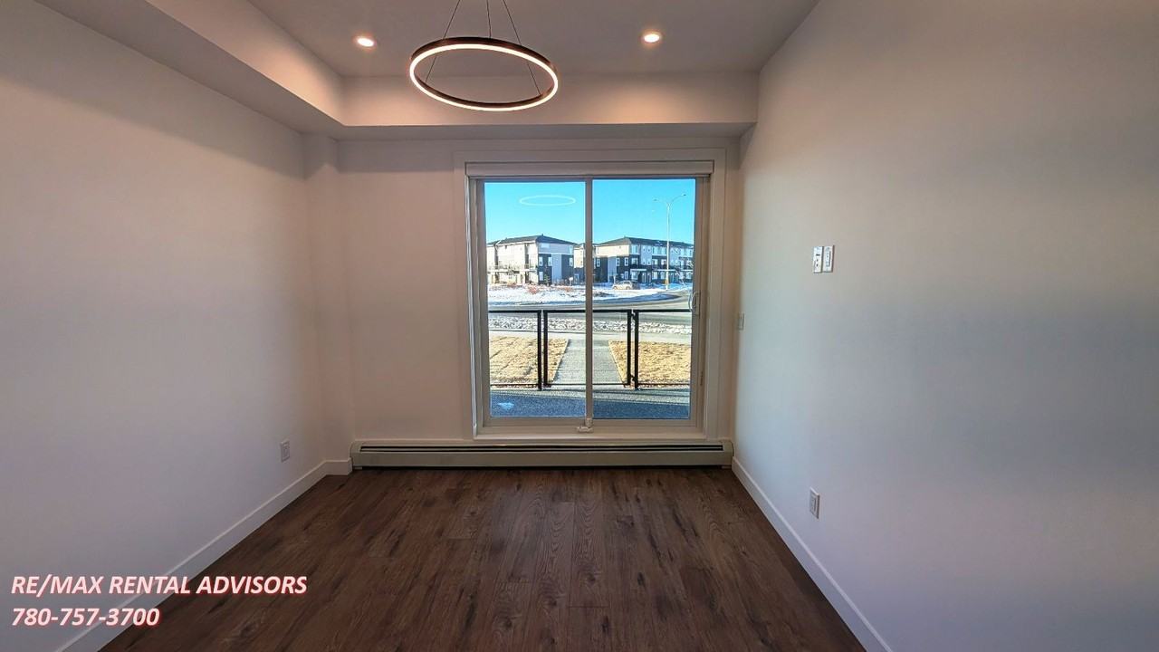 63 Corner Glen Cres Ne - Photo 5 of 14