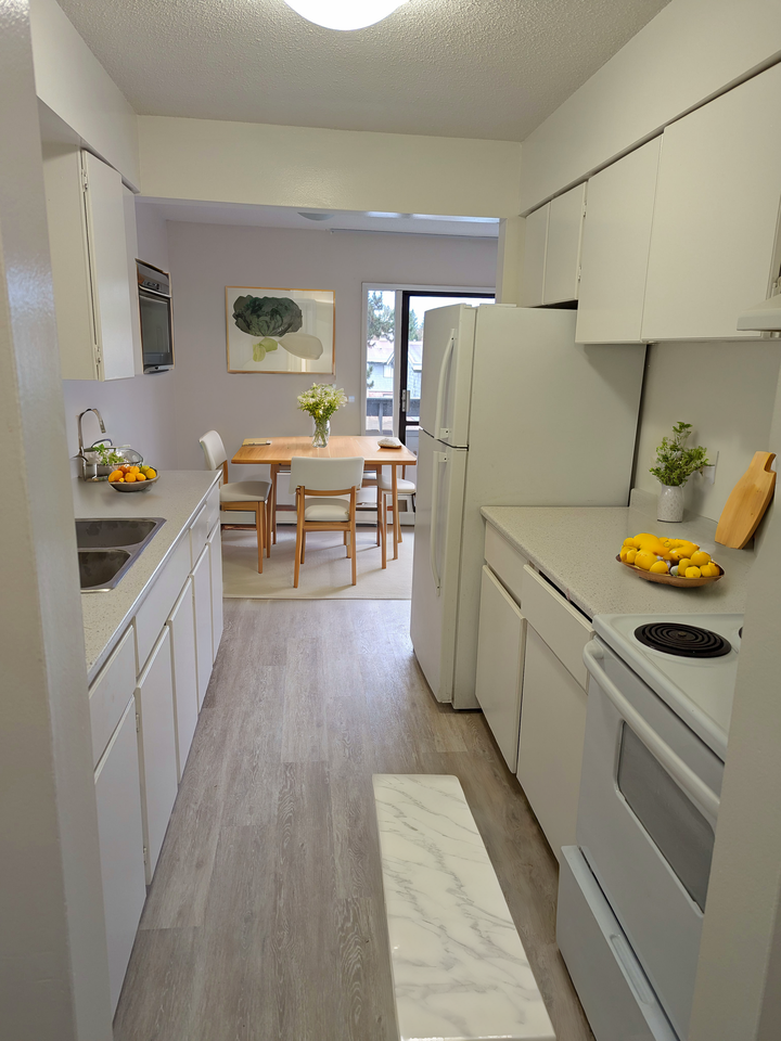 Country Squire - Photo 4 of 43