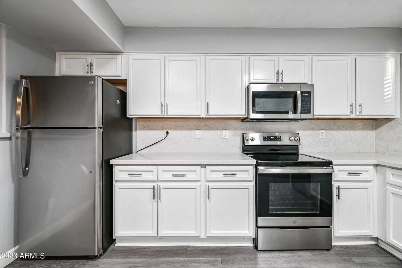 5010 North 22nd Avenue #113 - Photo 4 of 15