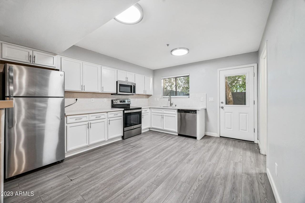 5010 North 22nd Avenue #113 - Photo 5 of 15