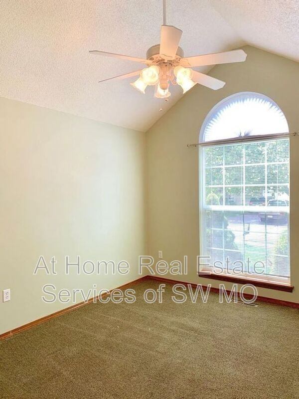 4047 W Watkins St - Photo 2 of 15