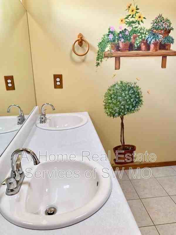 4047 W Watkins St - Photo 3 of 15