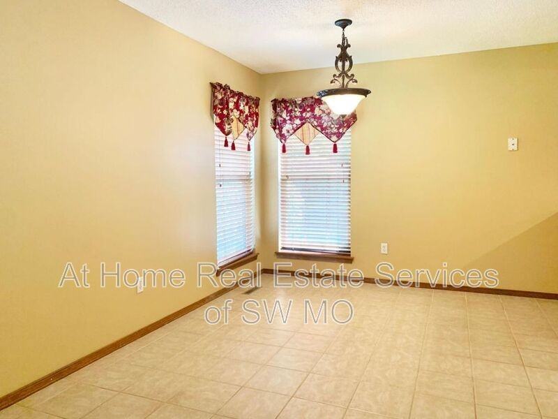 4047 W Watkins St - Photo 7 of 15