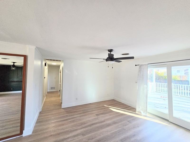 1024 Josephine Cres - Photo 3 of 19