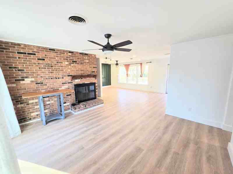 1024 Josephine Cres - Photo 5 of 19