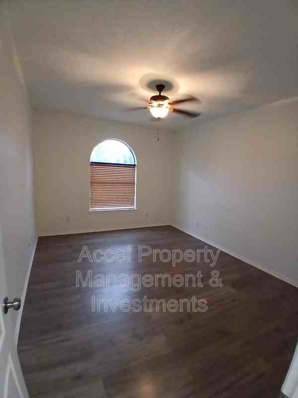 130 San Jacinto St - Photo 4 of 31