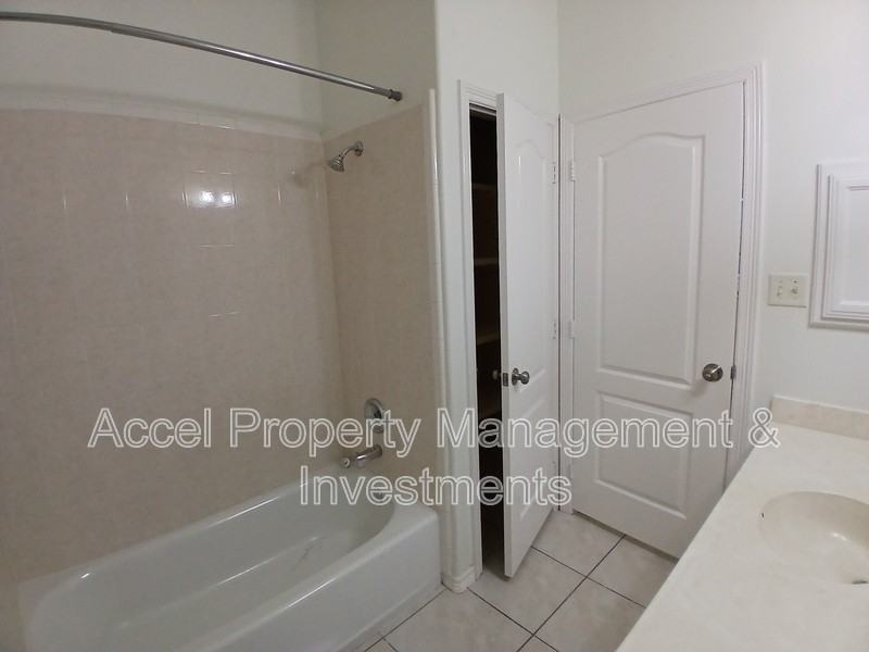 130 San Jacinto St - Photo 6 of 31