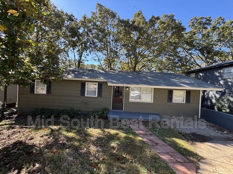 413 Lindenhurst Dr - Photo 2 of 15