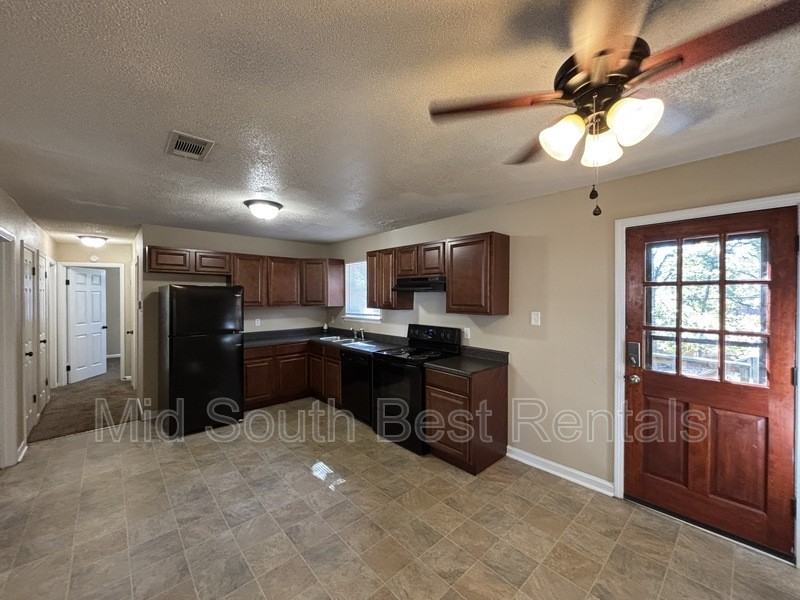 413 Lindenhurst Dr - Photo 5 of 15