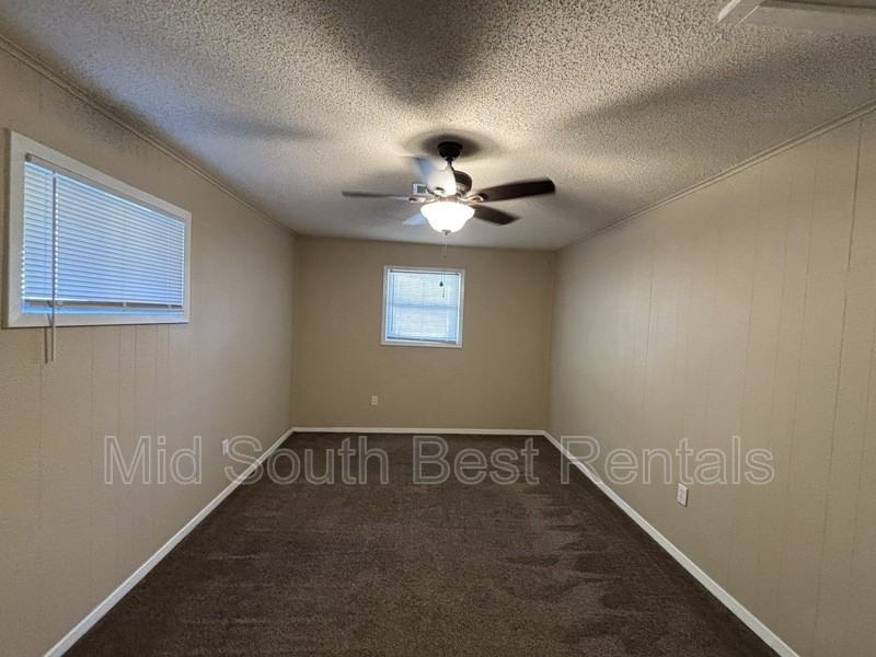 413 Lindenhurst Dr - Photo 7 of 15