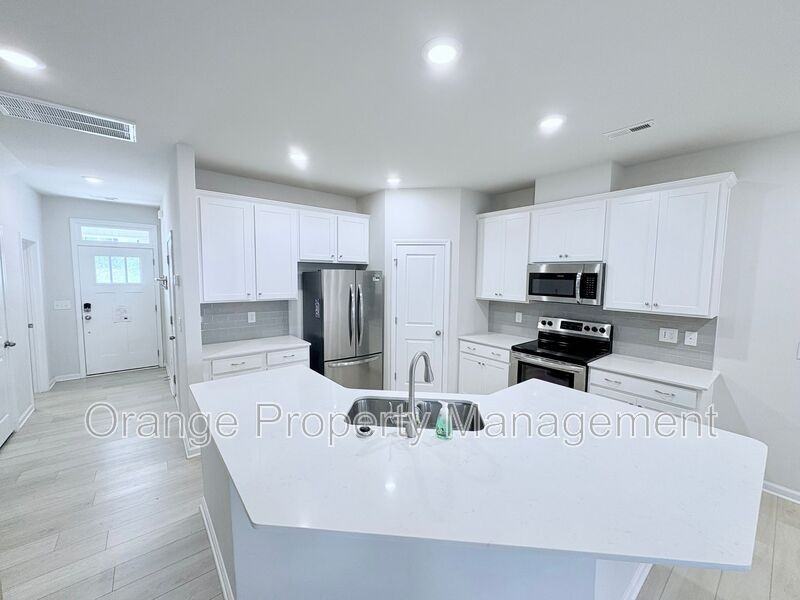 428 Bee Cove Way - Photo 5 of 33