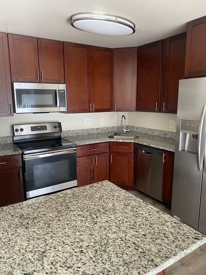 Randolph Square Apartments - Photo 2 of 16