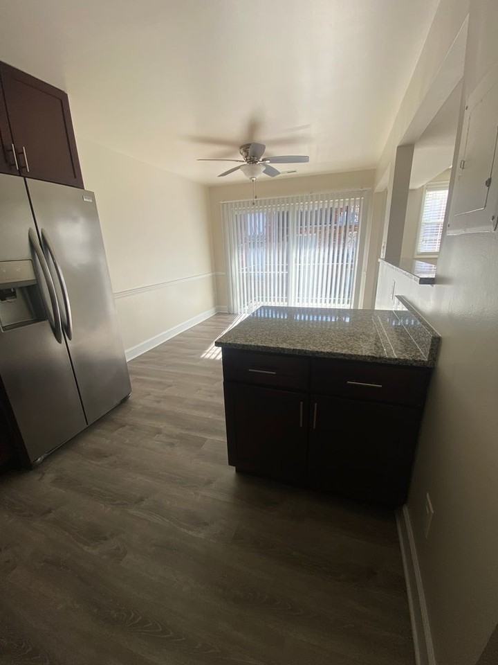 Randolph Square Apartments - Photo 4 of 16