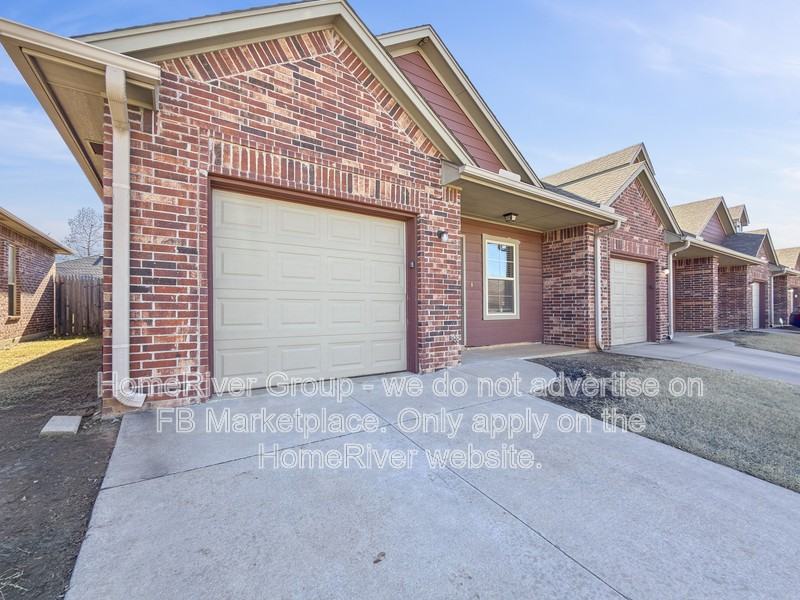 1016 Sw 92nd St - Photo 3 of 24