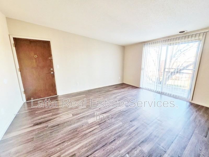 12405 E 40th St S #F - Photo 4 of 8