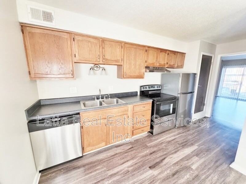 12407 E 40th St S #D - Photo 6 of 11