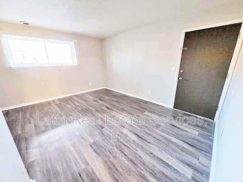 12409 E 40th St S #B - Photo 5 of 9