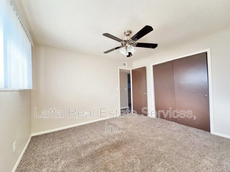 12409 E 40th St S #B - Photo 7 of 8