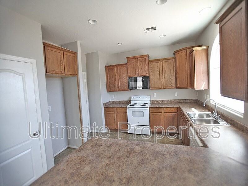 8759 W Washington St - Photo 5 of 14