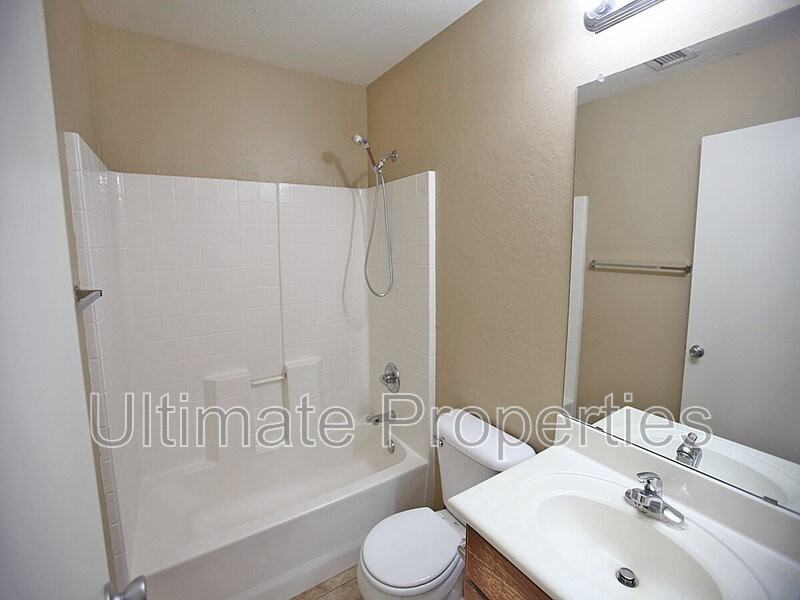 7722 S 48th Ln - Photo 7 of 15