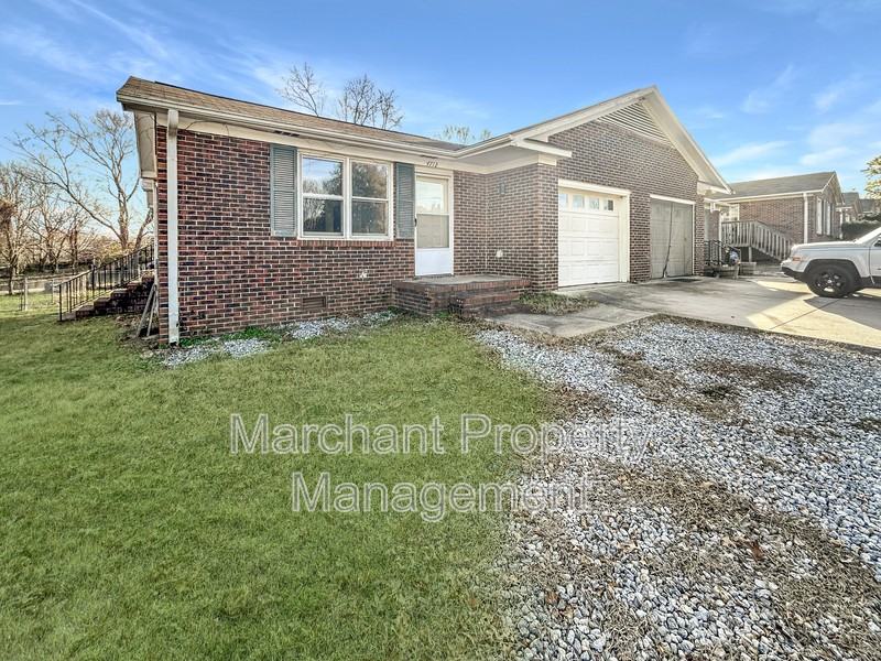 4712 Old Spartanburg Rd - Photo 3 of 37