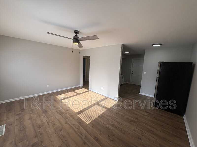 1608 W 58th St - Photo 3 of 14