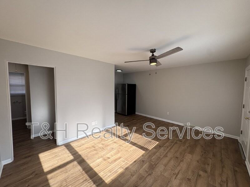 1608 W 58th St - Photo 4 of 14