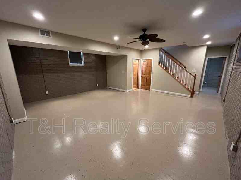 2059 Ruckle St - Photo 4 of 25