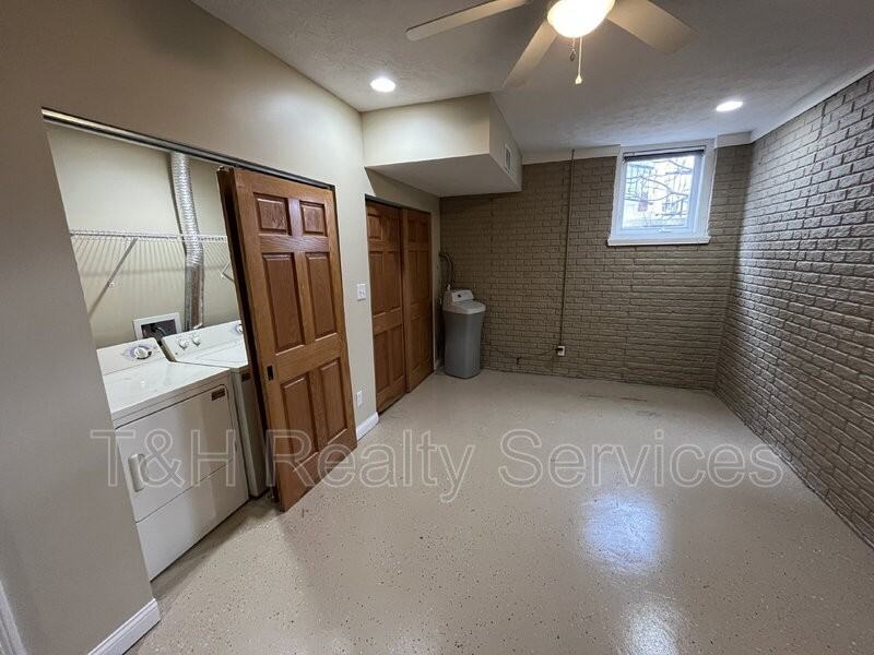 2059 Ruckle St - Photo 6 of 25