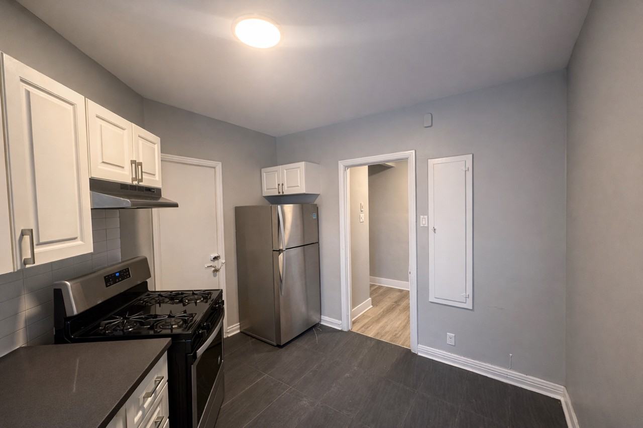 6325 Av Somerled - Photo 7 of 18