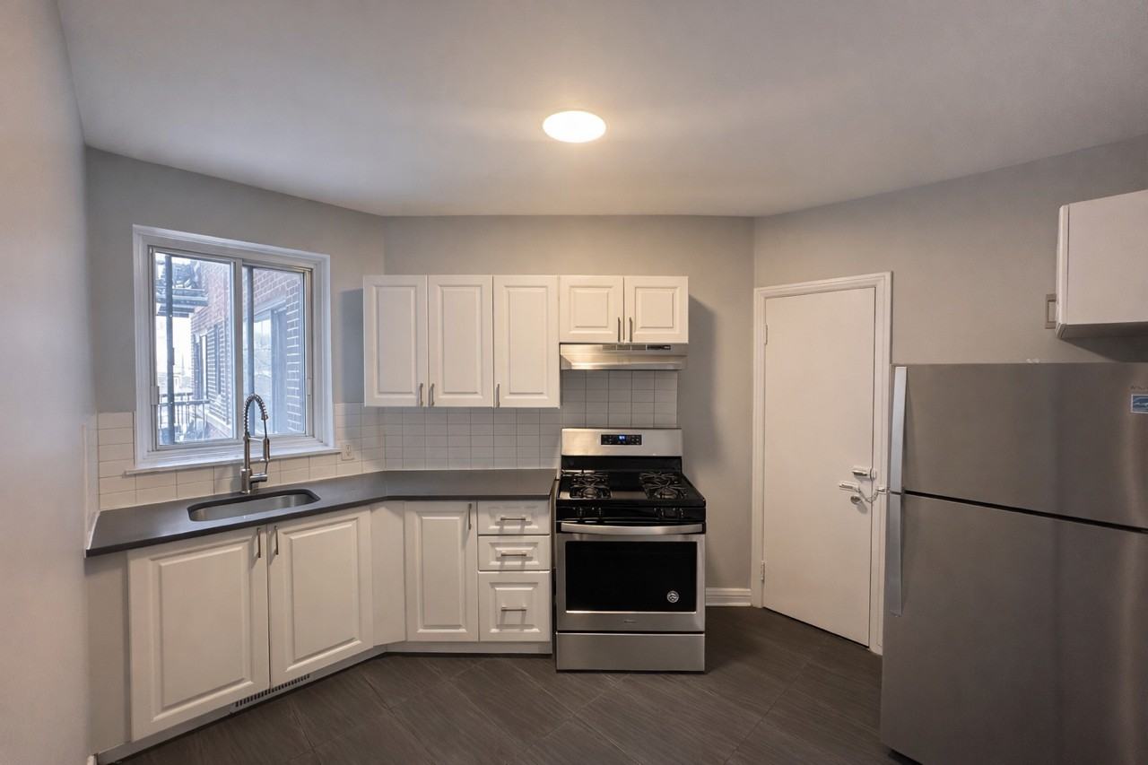 6325 Av Somerled - Photo 6 of 18