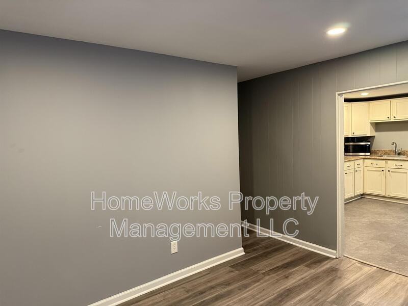 1139 Hull St - Photo 7 of 33