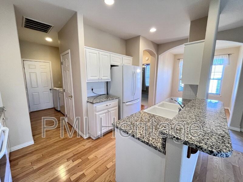 28 Highland Pkwy - Photo 7 of 23