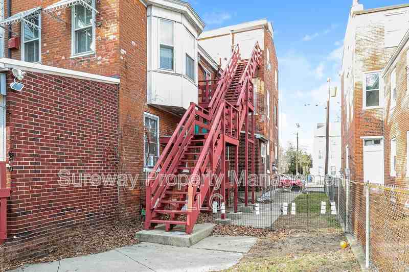 212 E Broad St #2 - Photo 3 of 14