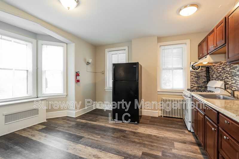 212 E Broad St #2 - Photo 7 of 14