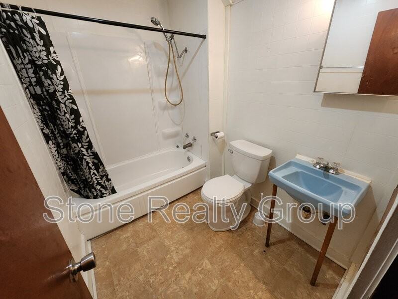 1335 Grand Ave #A - Photo 3 of 6