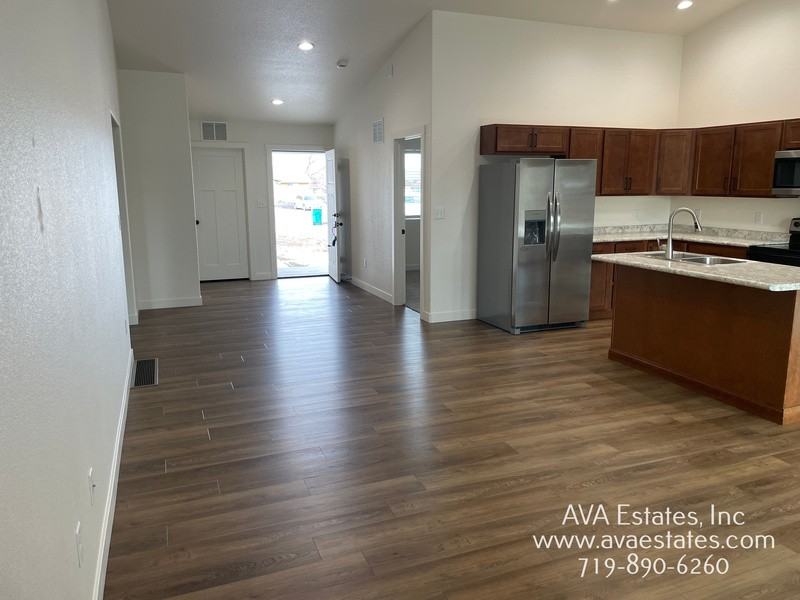 970 S Coral Pl - Photo 4 of 28