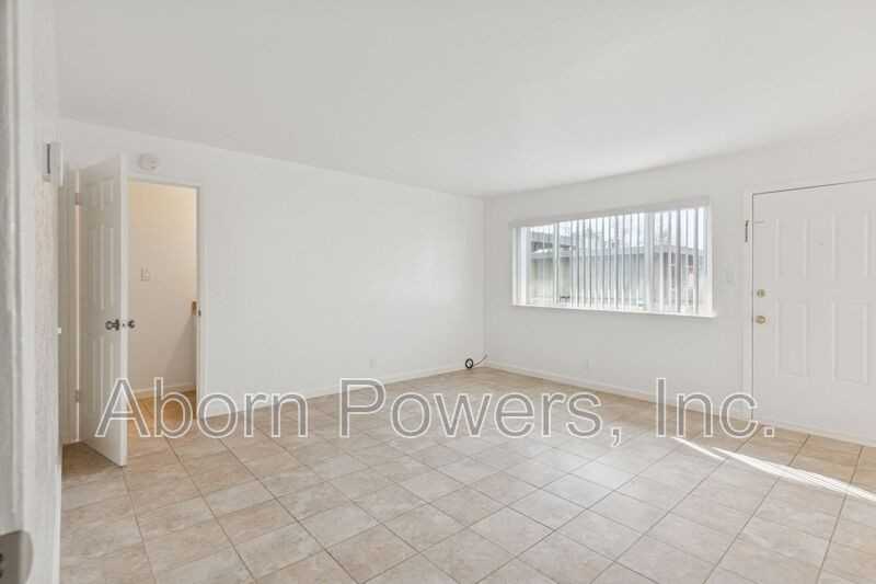 4445 Riverside Blvd - Photo 4 of 16