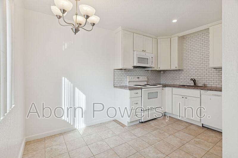 4445 Riverside Blvd - Photo 5 of 16