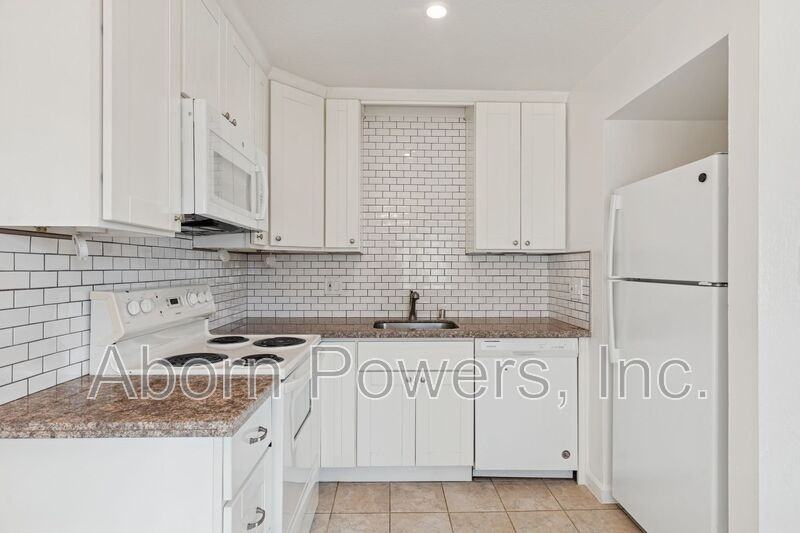 4445 Riverside Blvd - Photo 6 of 16